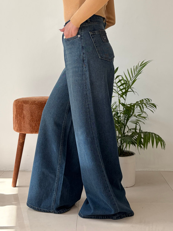 شلوار جین رویال مدل سوپر لانگ واید – رنگ آبی وسط برفکی