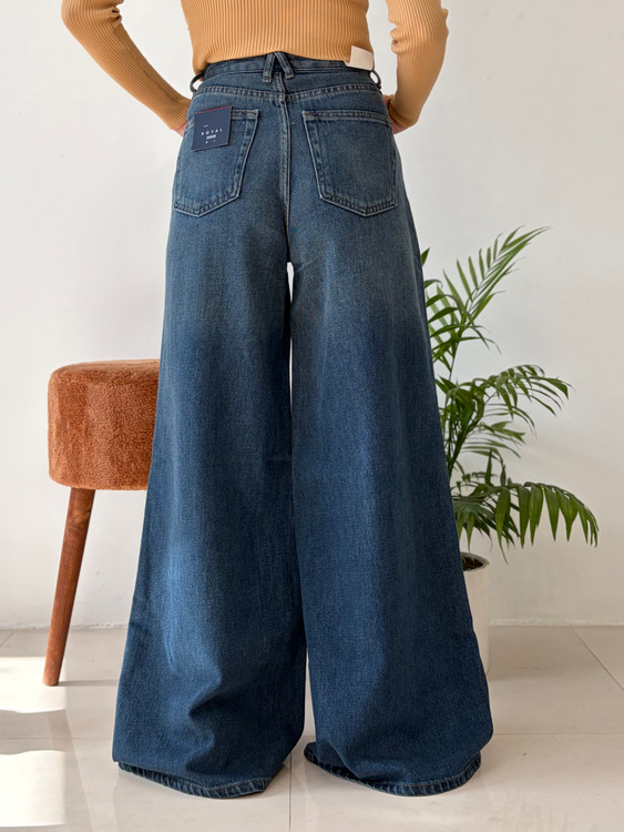 شلوار جین رویال مدل سوپر لانگ واید – رنگ آبی وسط برفکی