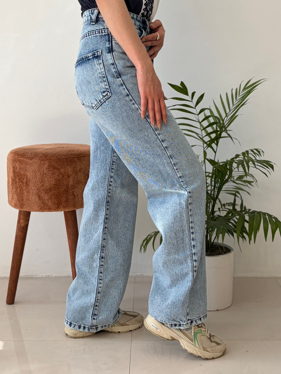 شلوار جین بنتون مدل نیم بگ – رنگ آبی روشن برفکی