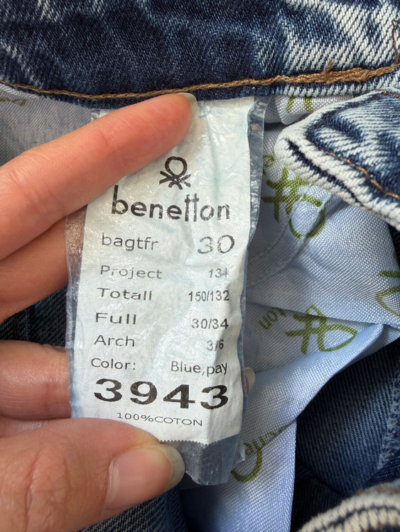 شلوار جین بنتون مدل نیم بگ – رنگ آبی روشن برفکی